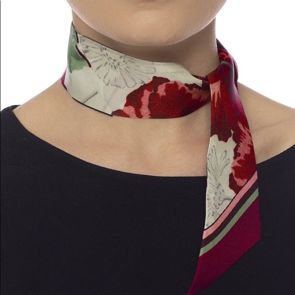 NWT Authentic Gucci Floral Deep Love Silk Scarf - Picture 5 of 11